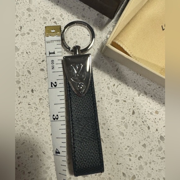 Louis Vuitton Damier Graphite Dragonne LV Key Holder NWB - Picture 8 of 9